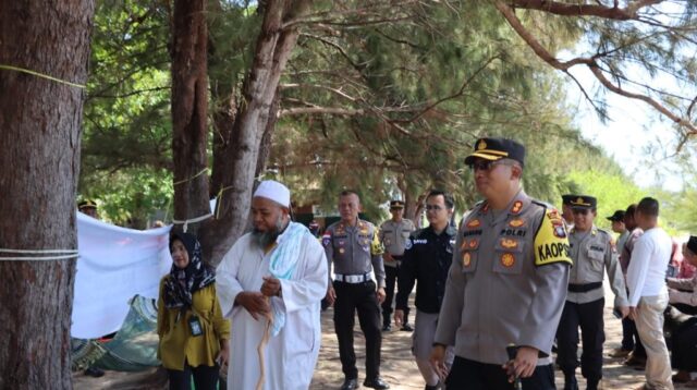 Suasana peringatan May Day di Pantai Sujung. (foto : istimewa)